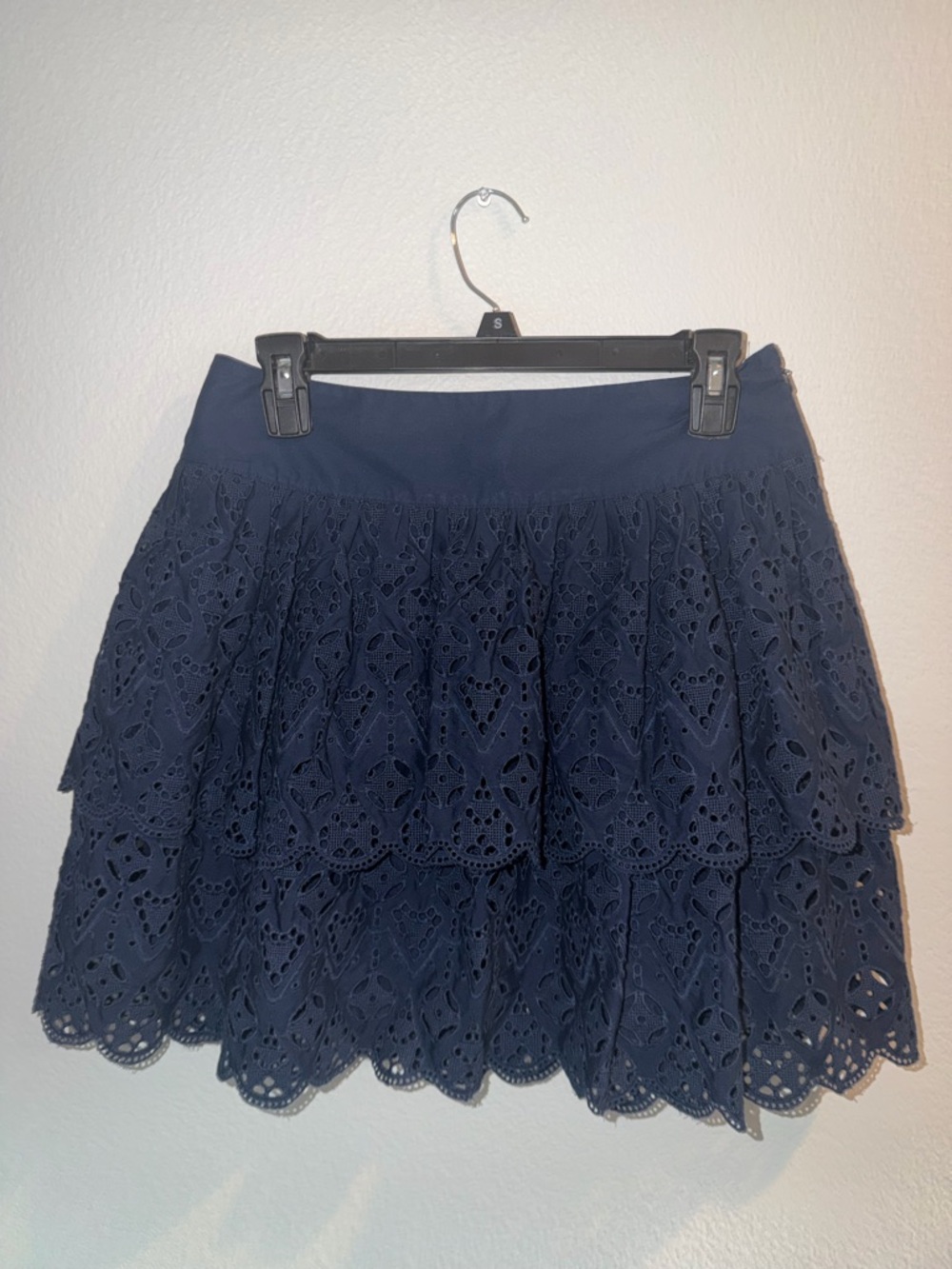 Banana Republic 100% Cotton Navy Eyelet Tiered Mini Skirt Size 0 Coastal - Picture 2 of 6